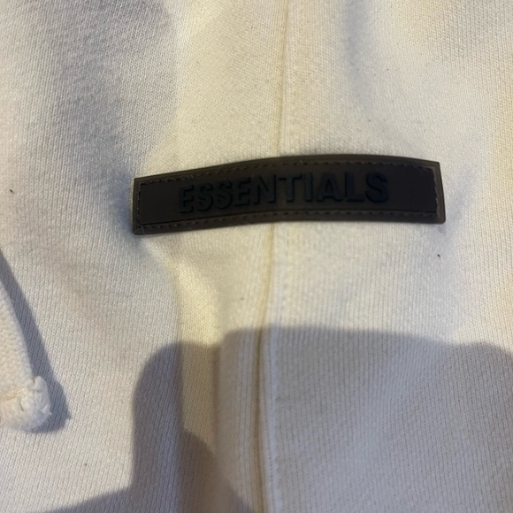 Essentiel short Cream - Picture 2 of 3